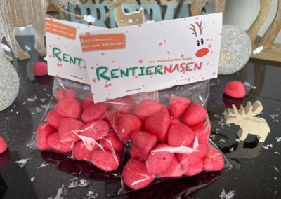 diy-Weihnachtstüten: Rentiernasen Erdbeere