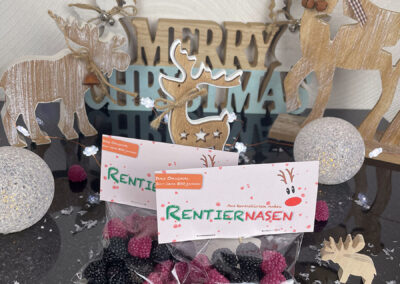 diy-Weihnachtstüten: Rentiernasen Himbeeren