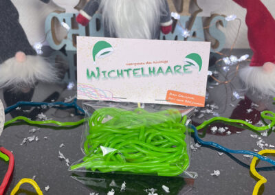 diy-Weihnachtstüten: Wichtelhaare grün