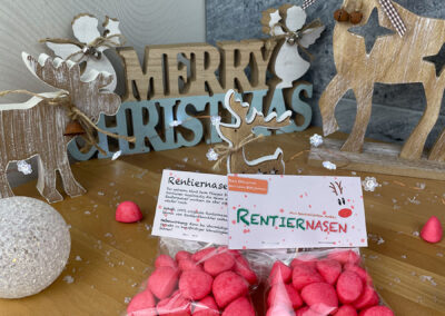 diy-Weihnachtstüten: Rentiernasen Erdbeeren