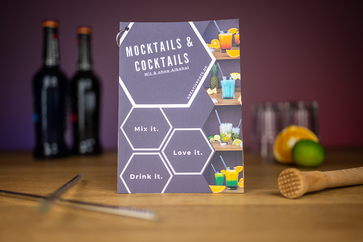 Cocktailkarte: Sommer fruchtige Cocktails & Mocktails Cocktailkarte: Sommer fruchtige Cocktails & Mocktails