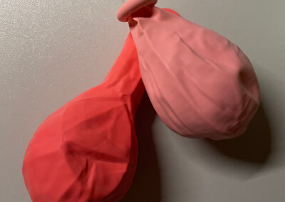 Gefüllter Zeitluftballon mit Konfetti und Aufgaben-Zettel für Silvester