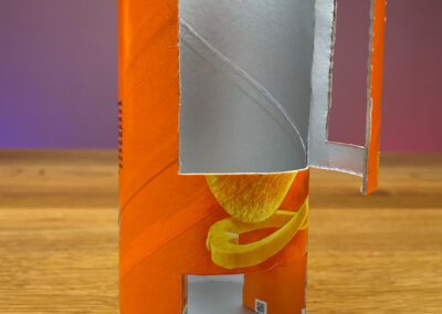 Chipsdose mit fertig geschnittenen Öffnungen für DIY Kamin