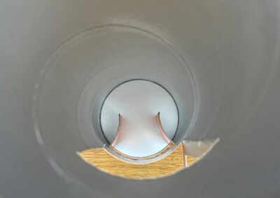 Holzfach Öffnung von innen mit eingeklappten Elementen der Chipsdose