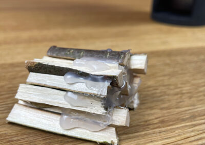 Fertig geklebtes Holzscheite Bündel für untere Öffnung des DIY Kamins