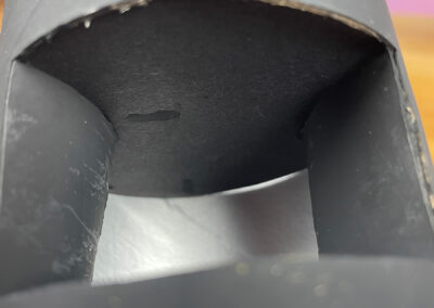 Schwarzer Kreis von unten in Chipsdose eingeklebt als Boden des Innenlebens