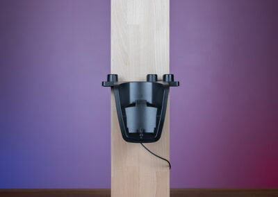 Stromkabel mit Clips sauber nach hinten geführt.