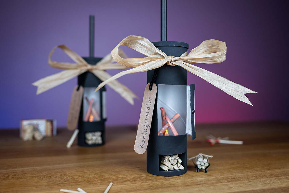 Kamin aus Chipsdose basteln – DIY Geldgeschenk Schritt für Schritt Fertiger DIY Kamin aus Chipsdose als persönliches Geldgeschenk zum Selberbasteln